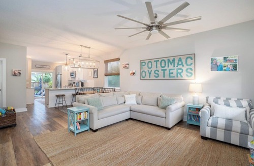Vilano Beach House | Coastal Sol|Heated Pool|6-min to BCH|Golf Cart