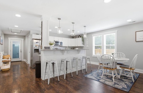Wilmington Cottage | Coastal Wilmington Retreat near Cargo District, Riverwalk, Beaches, UNCW & CFCC