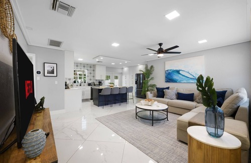 Pinellas Park House | Coastin Close Family Fun HTD Pool Outdoor Games
