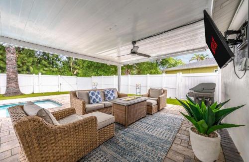 Pinellas Park House | Coastin Close Family Fun HTD Pool Outdoor Games