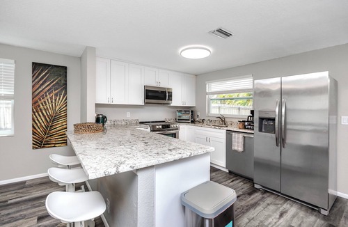 Walsingham House | Coco Bay Retreat w Heated Pool for 8 Guests Close to Gulf Beaches