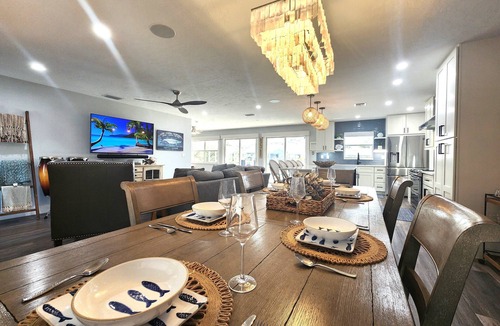 Whitney Beach House | ⚓ Coco Loco! Canal Front, Pool, Dock & More!⚓