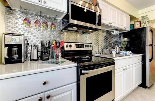 Bradenton Beach House | Coco's Island Retreat: Near Gulf, Bay, Bridge St by Anna Maria Life Vacation Rentals