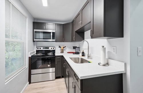 Urban Core Apartment | Cocoa - Springfield Brand NEW Apt!