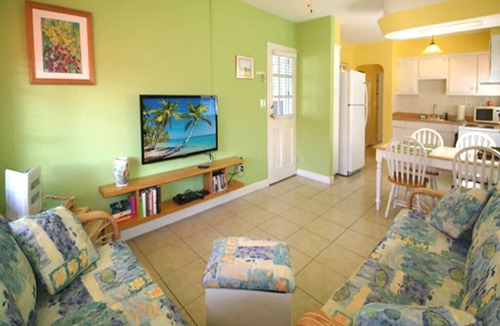 Bay Esplanade Cottage | COCONUT CABANA Heated Pool, two minutes walk to Beach.