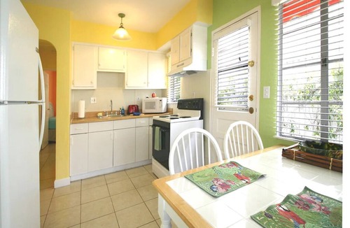 Bay Esplanade Cottage | COCONUT CABANA Heated Pool, two minutes walk to Beach.