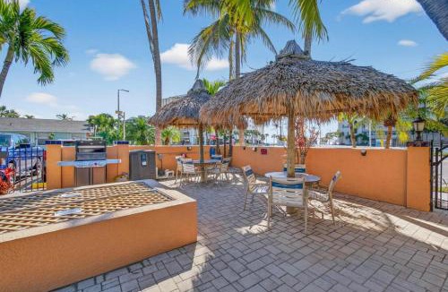 Redington Shores Apartment | Coconut Villa Suite 2