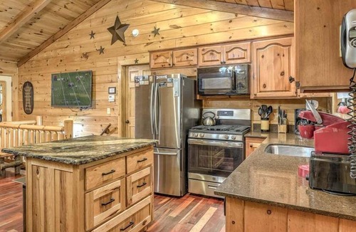 Blue Ridge Cabin | Colby's Cabin- Pet Friendly | Creek Access | Screened Porch