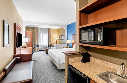 Daphne Hotel | Comfort Suites Daphne - Mobile East Bay