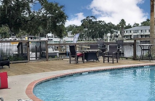 Homosassa House | Comfortable 2-bedroom townhome in Homosassa with Pool and Boat dock access.