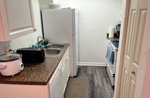 Gainesville Apartment | Comfortable 3-BR 2-BH budget-friendly apartment in wonderful Gainesville
