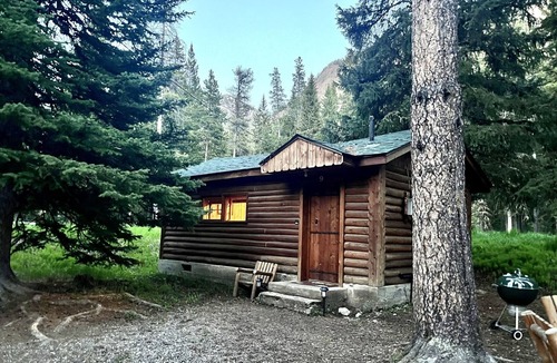 Cooke City-Silver Gate Cabin | Comfortable Cabin next to Yellowstone National Park