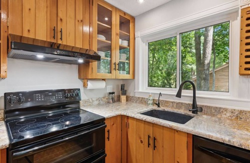 Gainesville House | Comfortable Cabin with private dock
