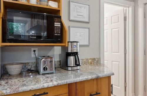 Gainesville House | Comfortable Cabin with private dock