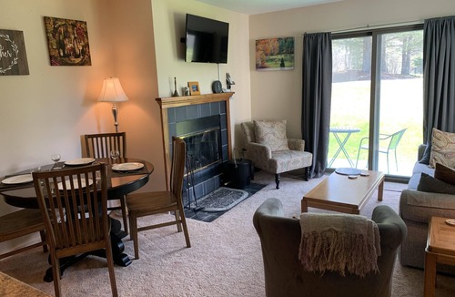 West Dover Condo | Comfortable, Redecorated Condo at Mount Snow; free shuttle