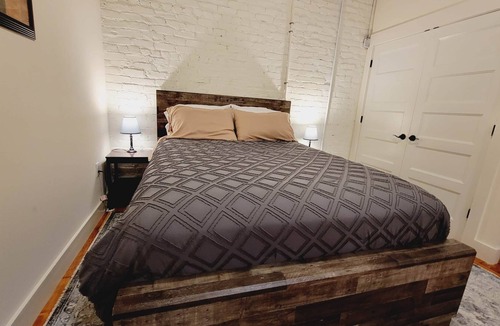 Central Business District Apartment | Comfortable Studio Loft in Historic Building