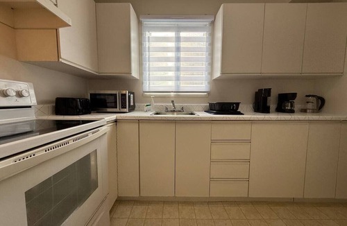 Pierrefonds-Roxboro Apartment | Comfy 2BR Pierrefonds Apt with included parking