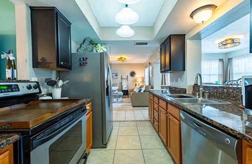 Bradenton House | Comfy Coastal! 2 BR, pet friendly, caged pool, fenced yard. Quiet safe Bradenton