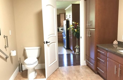 Puslinch House | Comfy Spacious Bunglow with own entrance
