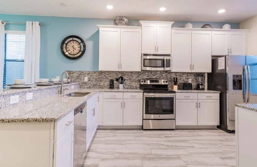 Davenport House | Comfy Vacation Home, Private Pool!