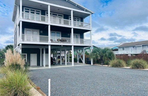 Holden Beach House | Compass Rose/109 Sunshine: Spacious 4BR house in beach in Holden Beach, NC.