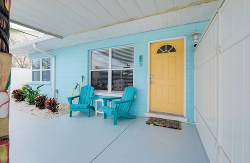 Siesta Key Villa | Completely Remodeled- 150 Yards to Beach and Restaurants!