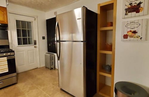 Elim House | Completely updated Cozy 2 Bedroom Home with View!