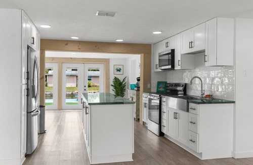 Hudson Beach Estates House | Conch Cottage-Gulf Access, Dock & Pet Friendly