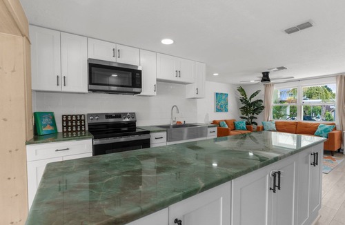 Hudson Beach Estates House | Conch Cottage-Gulf Access, Dock & Pet Friendly