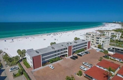 Siesta Key Villa | Condo 206 - Your Beachfront Retreat Awaits