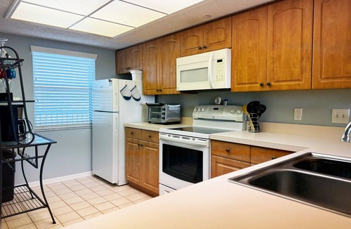 Palmetto Condo | Condo "A Point of View" 2BR/2BA