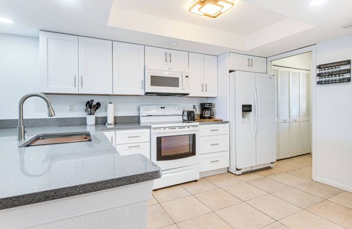 Cocoa Isles Apartment | Condo w/Direct Ocean Inlet View: Bikes Included!