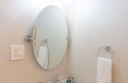 Walnut Hills Apartment | Cool and Modern 3rd Floor 2-Bedroom Walk-up
