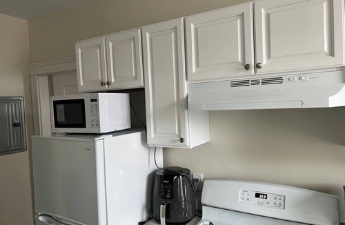 Coolidge Corner South Side Apartment | Coolidge corner entire 1bed apt
