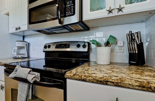 Holmes Beach House | Coral Breeze B – Private Pool, Pets & Beach Days Just Steps Away