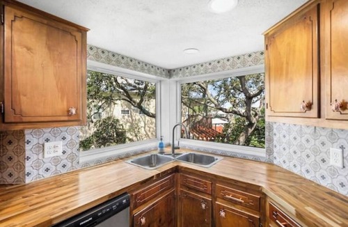 Butler Beach House | Coral Moon House-2 kitchens, fish, kayak, walk to beach, lots of parking