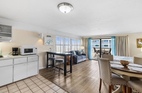 Cedar Key Condo | Corner condo with huge Gulf views