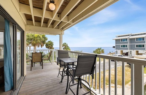 Cedar Key Condo | Corner condo with huge Gulf views