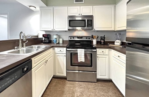 Wesley Chapel Condo | Corner Unit Pond View Retreat | Ground Floor | Patio | Optional Saddlebrook Resort Amenities