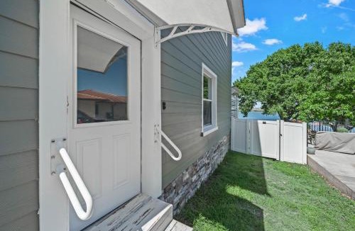Auburndale Apartment | Costa 1BD Lake Condo - Paradise in a Beautiful Area