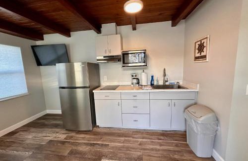 Tavares House | Cottage 31, Hibiscus Hut - Dora Canal Court - a downtown, waterfront community