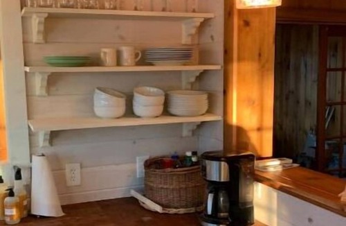 Hammondsport Cottage | Cotttage Core on Keuka