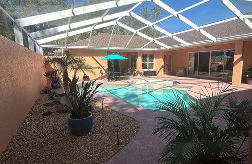 Brooksville House | Country Retreat Close to Everything