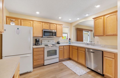 Duval House | Courtyard Villa in The Villages, FL, Duval, 2BR/2BA , Golf Cart, PET FRIENDLY