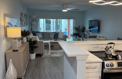 North Redington Beach Condo | Cozy 1-bedroom condo across street from beach in terrific North Redington Beach