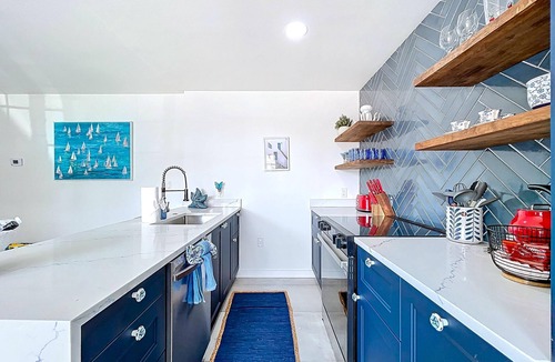 Bradenton Beach Cottage | Cozy 1-bed cottage in adorable Tradewinds Bradenton Beach, steps to beach/pool