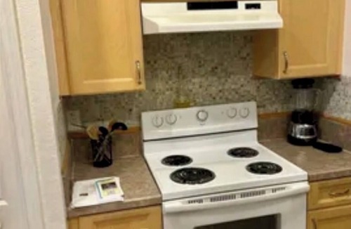 Riverview Condo | Cozy 1-bedroom condo in charming Riverview with AC