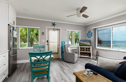 North Redington Beach Condo | Cozy 1BR Condo w/0 min walk to beach! Spectacular views! Summer 2026 open!