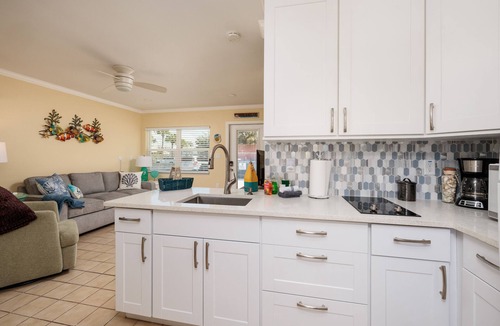 North Redington Beach Condo | Cozy 1BR Condo with parking, 0min walk to Beach. Discounted rates August 2026!