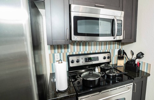 Port Tampa City Apartment | Cozy 2/1 Bedroom Luxury Condo, mins from Downtown, Airport, Beaches.